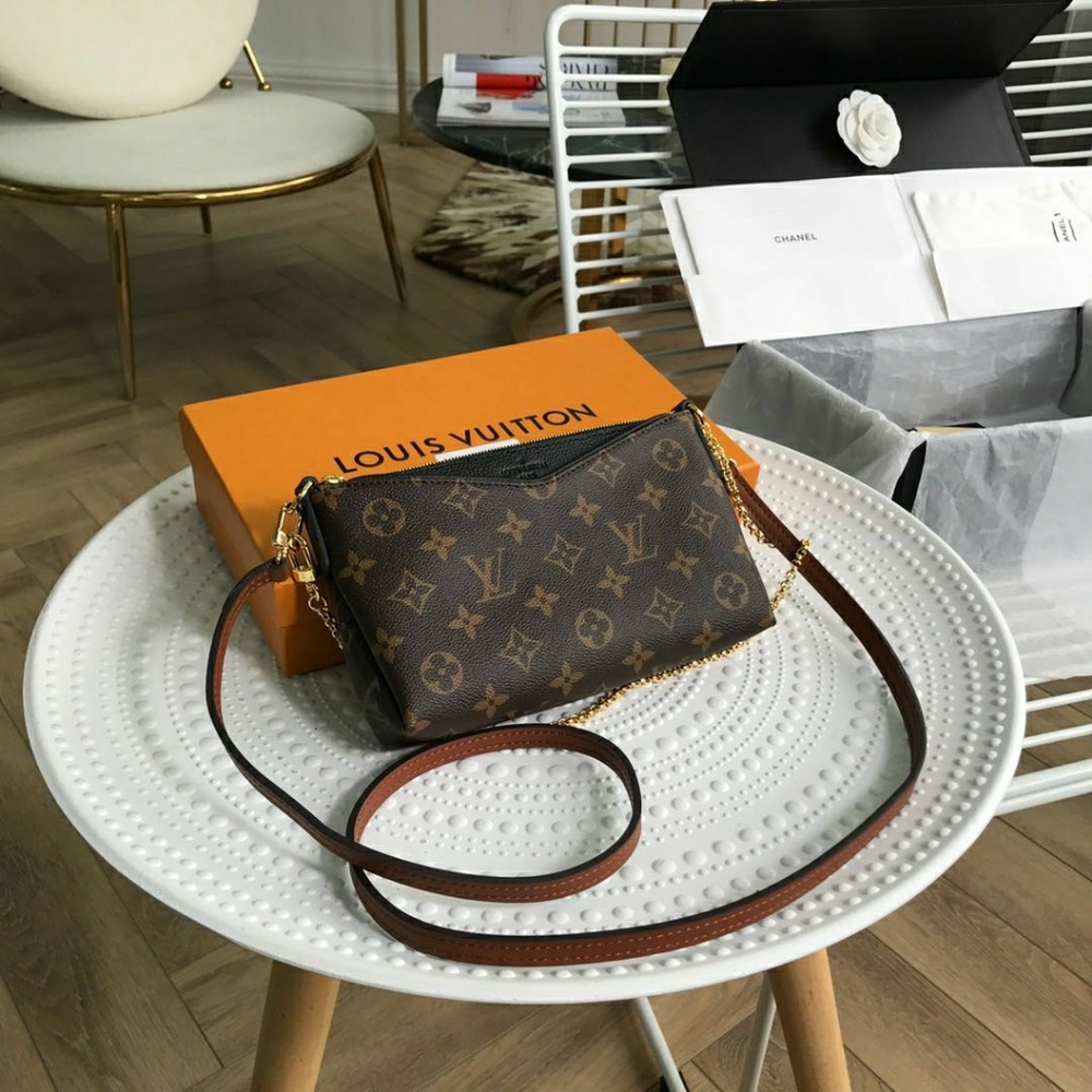 Louis Vuitton Monogram shoulder bag